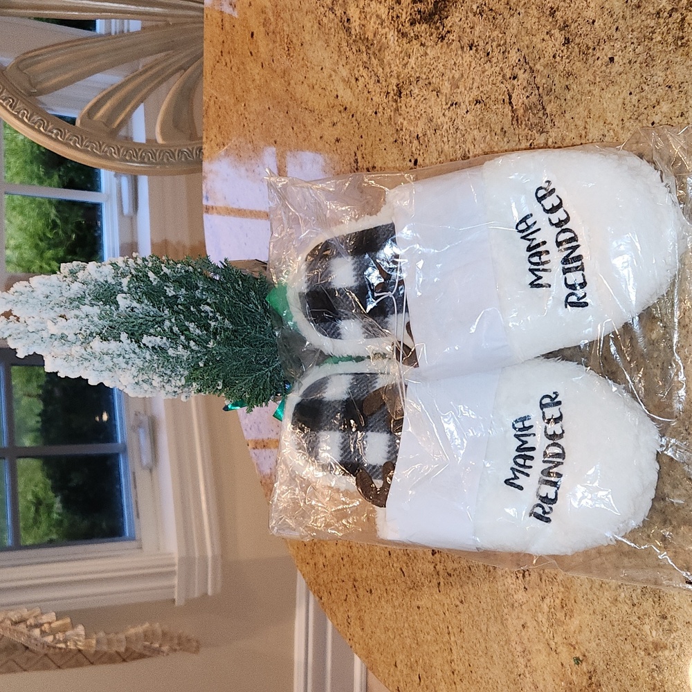 MAMA REINDEER SLIPPERS. White Furry Slippers w/ Fun Antlers. NEW! Gift Idea. NWT